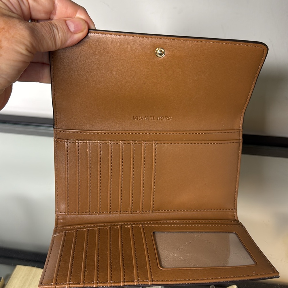 EUC Michael Kors Jet Set Large Signature Snap-Font Tri-fold Wallet - Picture 4 of 6